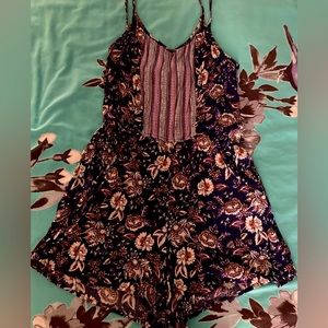 Lily Rose Navy Blue Floral Summer Romper with Adjustable Straps. Women’s Medium.